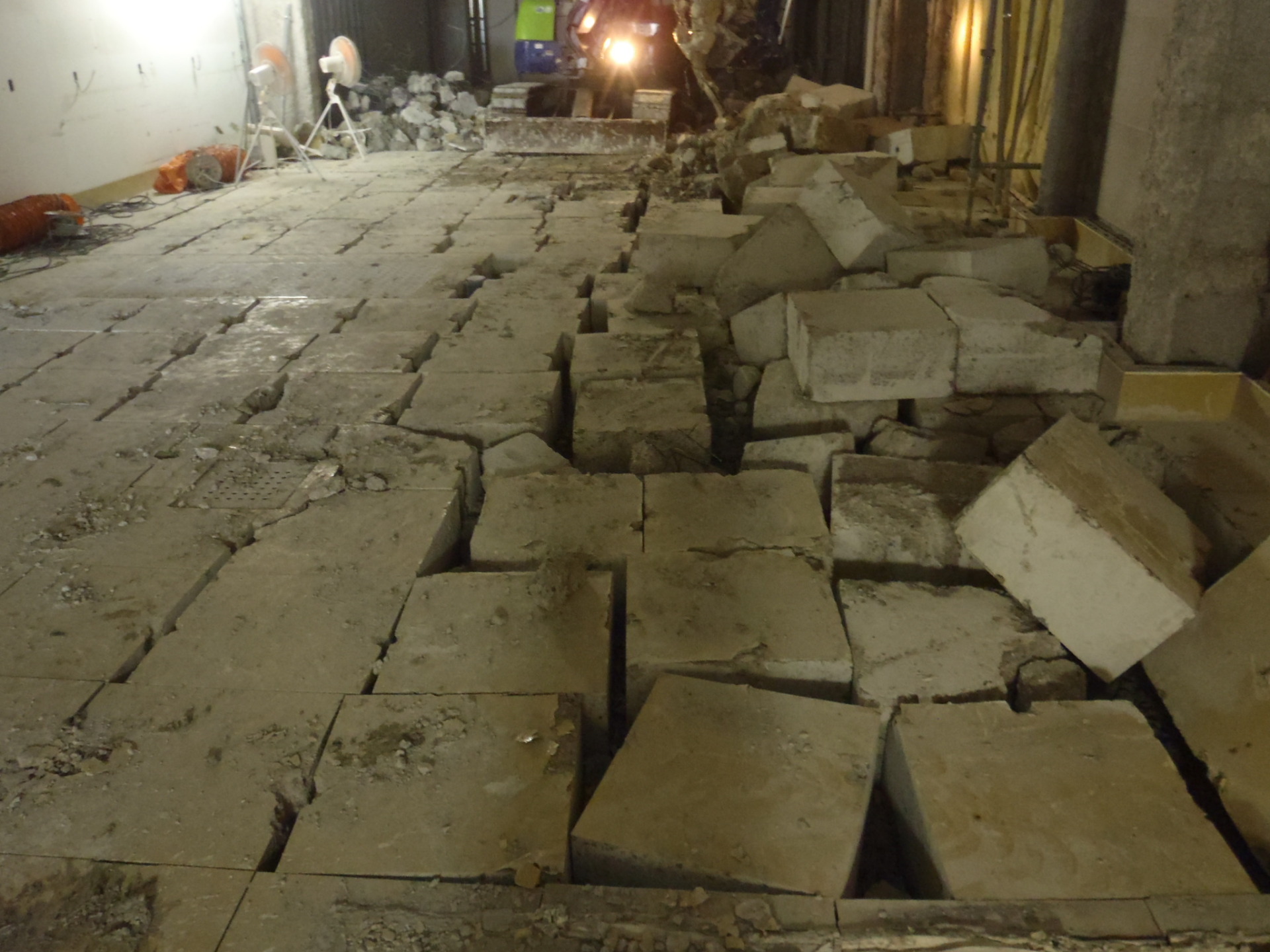 床シンダーコンクリート解体 施工実績 有限会社蓮池工業